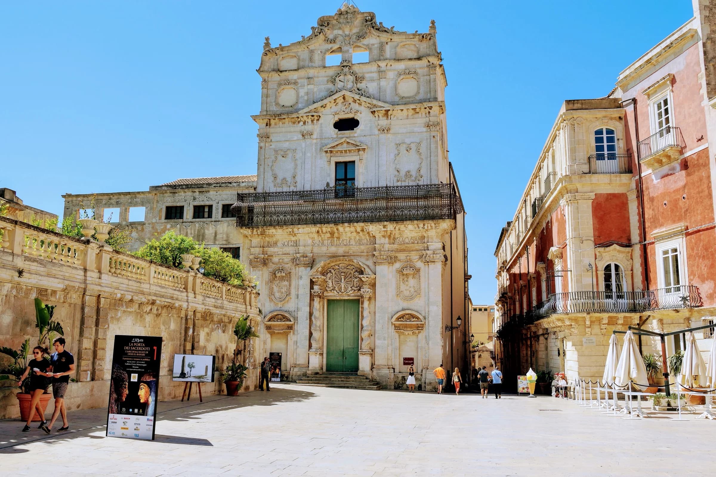 Santa Lucia alla Badia an der Piazza Duomo in Ortigia.